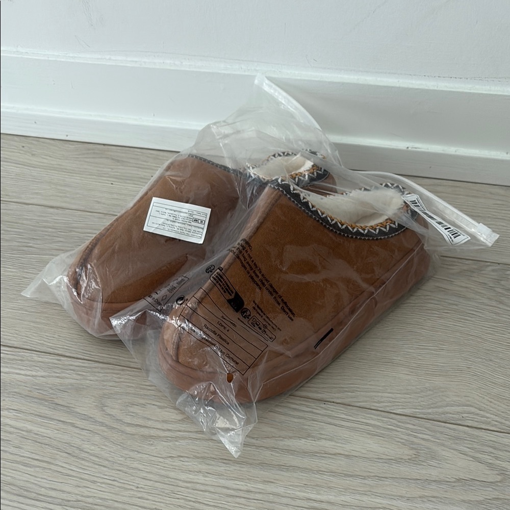 Source Unknown Brown Cozy Slippers